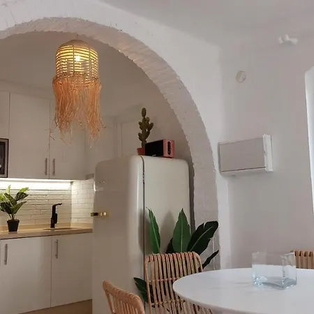 New Boho With Balcony, Private Garden And Communal Pool