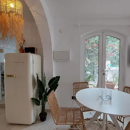 New Boho With Balcony, Private Garden And Communal Pool Дом отдыха