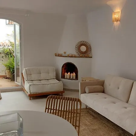 New Boho With Balcony, Private Garden And Communal Pool