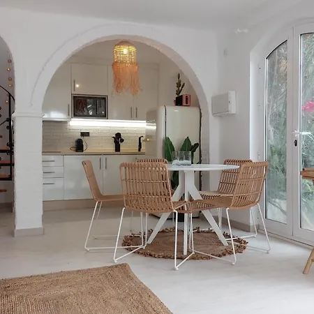 New Boho With Balcony, Private Garden And Communal Pool Holiday home *
