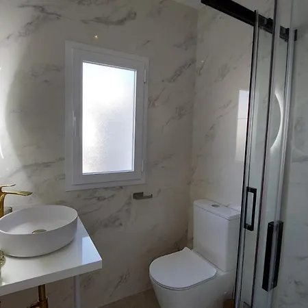 Будинок відпочинку New Boho With Balcony, Private Garden And Communal Pool