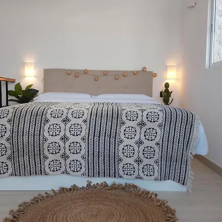 Будинок відпочинку New Boho With Balcony, Private Garden And Communal Pool Нерха