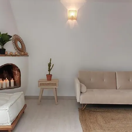 Будинок відпочинку New Boho With Balcony, Private Garden And Communal Pool Нерха