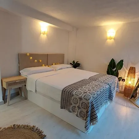 Дом отдыха New Boho With Balcony, Private Garden And Communal Pool *