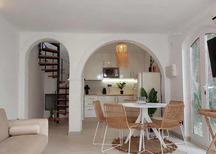 New Boho With Balcony, Private Garden And Communal Pool בית נופש