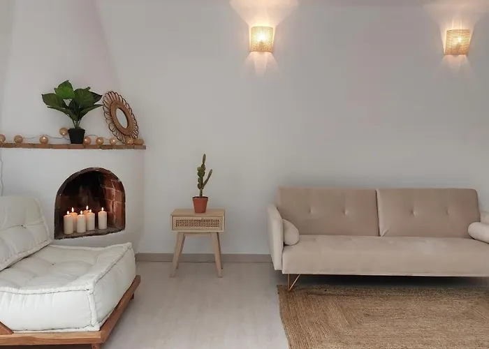 Сasa de vacaciones New Boho With Balcony, Private Garden And Communal Pool Nerja