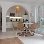 New Boho With Balcony, Private Garden And Communal Pool Semesterbostad *