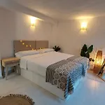 Dom wakacyjny New Boho With Balcony, Private Garden And Communal Pool *