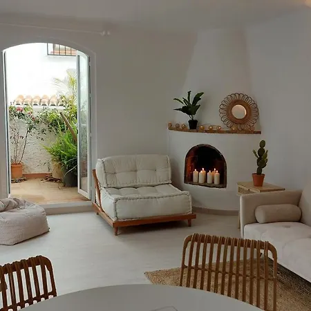New Boho With Balcony, Private Garden And Communal Pool Дом отдыха
