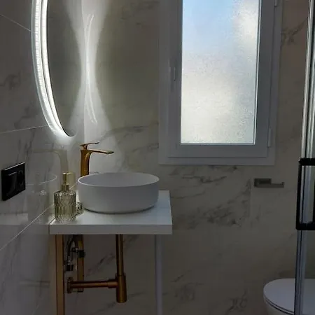 New Boho With Balcony, Private Garden And Communal Pool Nyaraló