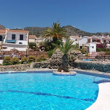 New Boho With Balcony, Private Garden And Communal Pool Semesterbostad *