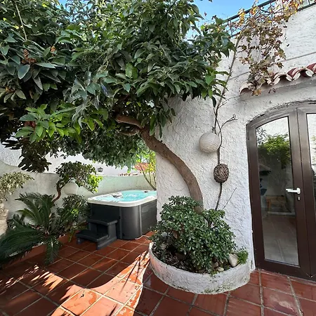 New Boho With Balcony, Private Garden And Communal Pool