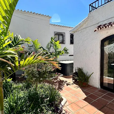 New Boho With Balcony, Private Garden And Communal Pool Сasa de vacaciones Nerja