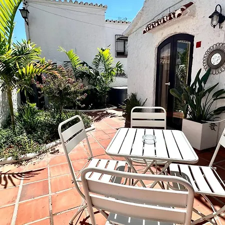New Boho With Balcony, Private Garden And Communal Pool *