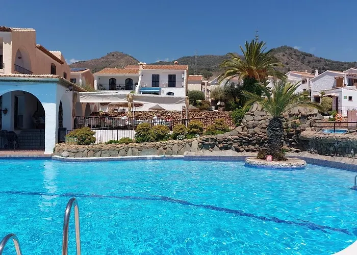 New Boho With Balcony, Private Garden And Communal Pool Dom wakacyjny