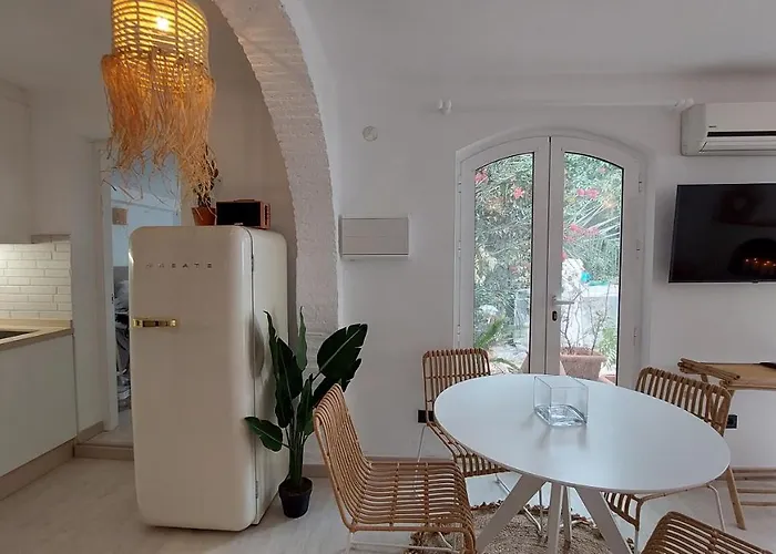 New Boho With Balcony, Private Garden And Communal Pool Dom wakacyjny