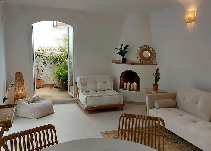New Boho With Balcony, Private Garden And Communal Pool Nyaraló
