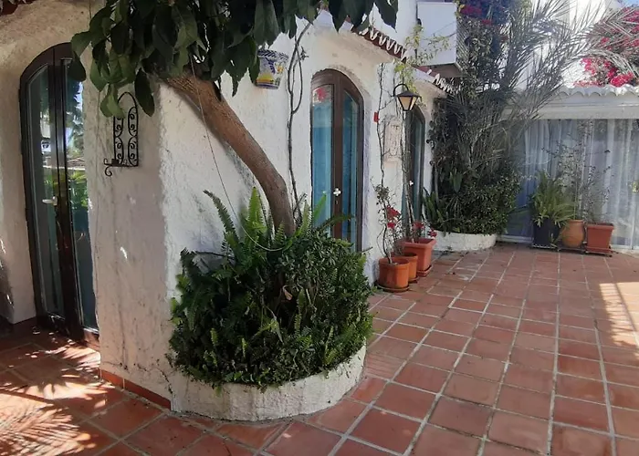 New Boho With Balcony, Private Garden And Communal Pool