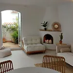 New Boho With Balcony, Private Garden And Communal Pool Ferienhaus