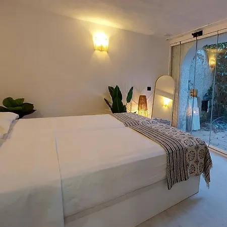 New Boho With Balcony, Private Garden And Communal Pool Feriehus